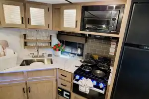 NEW Fully Loaded Keystone Hideout w/ AC, Electric Fireplace, Bunk House & Central Vacuum