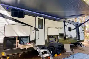 NEW Fully Loaded Keystone Hideout w/ AC, Electric Fireplace, Bunk House & Central Vacuum