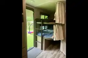 Cozy Cruiser 30ft Sleeps 8