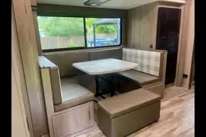Cozy Cruiser 30ft Sleeps 8