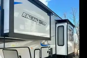 2019 Forest River RV Cherokee Arctic Wolf 305ML6 Fifth Wheel