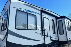 2019 Forest River RV Cherokee Arctic Wolf 305ML6 Fifth Wheel
