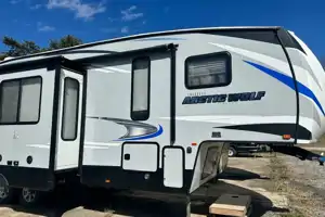 2019 Forest River RV Cherokee Arctic Wolf 305ML6 Fifth Wheel