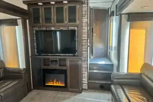 2019 Forest River RV Cherokee Arctic Wolf 305ML6 Fifth Wheel