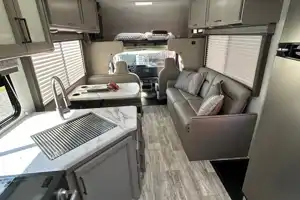 New 2025 Thor Chateau 30ft. with free private shuttle - Marie