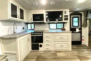 30’ King Bed, Bunks, Huge Kitchen, Griddle, Kayaks, and more!!