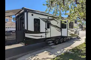 Brian's KZ 4110 VENOM Toy Hauler