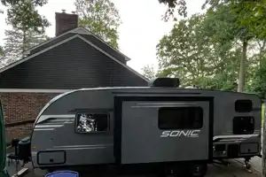 Komodo Kampers RV Rental- Sonic