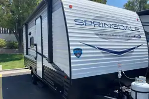 Mountain Munchkin - Easy Tow - Keystone Springdale 1800bh