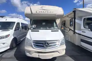 Mercedes Thor Chateau Motor Coach 24fs Class C low milage.