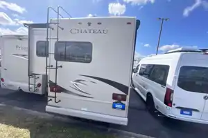 Mercedes Thor Chateau Motor Coach 24fs Class C low milage.