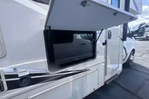 Mercedes Thor Chateau Motor Coach 24fs Class C low milage.