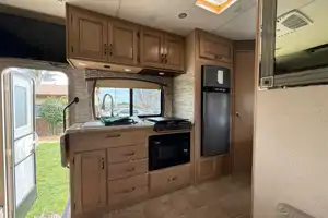 Mercedes Thor Chateau Motor Coach 24fs Class C low milage.