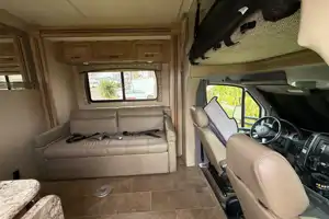 Mercedes Thor Chateau Motor Coach 24fs Class C low milage.