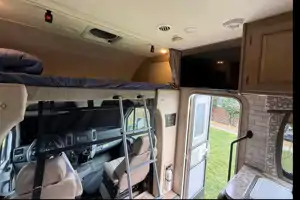 Mercedes Thor Chateau Motor Coach 24fs Class C low milage.