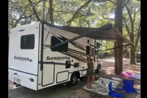 Traveler Forest River Sun seeker 2350LE Class C