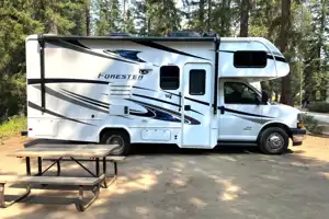 Summit- 24ft Class C Motorhome Go-anywhere Park Explorer Perfect Size. 2 queens! Sleeps 5
