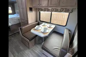 Summit- 24ft Class C Motorhome Go-anywhere Park Explorer Perfect Size. 2 queens! Sleeps 5