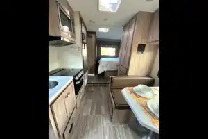 Summit- 24ft Class C Motorhome Go-anywhere Park Explorer Perfect Size. 2 queens! Sleeps 5