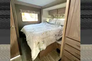 Summit- 24ft Class C Motorhome Go-anywhere Park Explorer Perfect Size. 2 queens! Sleeps 5