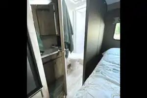 Summit- 24ft Class C Motorhome Go-anywhere Park Explorer Perfect Size. 2 queens! Sleeps 5