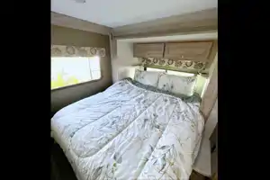 Summit- 24ft Class C Motorhome Go-anywhere Park Explorer Perfect Size. 2 queens! Sleeps 5