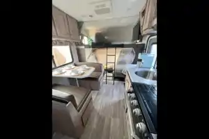 Summit- 24ft Class C Motorhome Go-anywhere Park Explorer Perfect Size. 2 queens! Sleeps 5