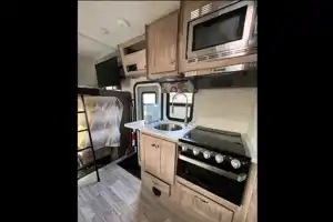 Summit- 24ft Class C Motorhome Go-anywhere Park Explorer Perfect Size. 2 queens! Sleeps 5