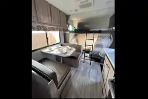 Summit- 24ft Class C Motorhome Go-anywhere Park Explorer Perfect Size. 2 queens! Sleeps 5