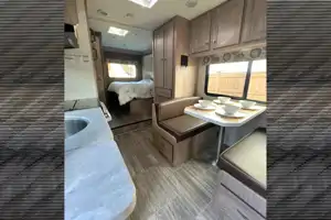 Summit- 24ft Class C Motorhome Go-anywhere Park Explorer Perfect Size. 2 queens! Sleeps 5