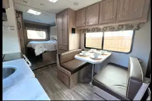 Summit- 24ft Class C Motorhome Go-anywhere Park Explorer Perfect Size. 2 queens! Sleeps 5