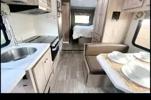 Summit- 24ft Class C Motorhome Go-anywhere Park Explorer Perfect Size. 2 queens! Sleeps 5
