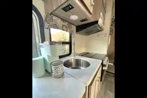 Summit- 24ft Class C Motorhome Go-anywhere Park Explorer Perfect Size. 2 queens! Sleeps 5