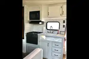 Cozy Camper for 6: Freshly renovated and fully stocked!