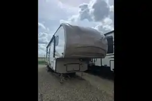 Robert's Cruiser RV 30BH Fifth Wheel