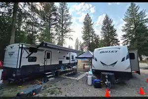 Wanderer, 30 ft Dry Camping ready Luxury loaded 6000 lb travel trailer. 2 slides, 1/2 ton ok and dogs approved!