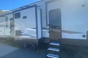 Fantastic 2021 Forest River RV Cherokee Arctic Wolf Suite 3770