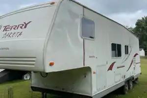 Charles's Fleetwood Dakota Fifth Wheel