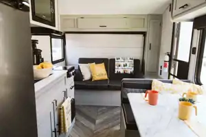 Honey Bee - LIKE NEW, Family Bunkhouse #happytrailsawait