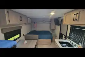 Rhiannon's Coleman 17B Travel Trailer