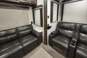 Rv Rentals Way of Life's Keystone Avalanche 338GK Fifth Wheel CA2