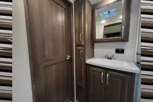 Rv Rentals Way of Life's Keystone Avalanche 338GK Fifth Wheel CA2
