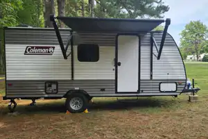 Daniel's Coleman  17b Travel Trailer W/Electric Fireplace and Coffee Machine and Bluetooth Radio!!!