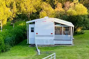 Louis Emile's RV Cottage Roulotte