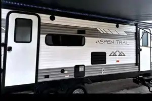 Family friendly 2022 32’ Aspen trail Travel Trailer