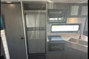 Family friendly 2022 32’ Aspen trail Travel Trailer