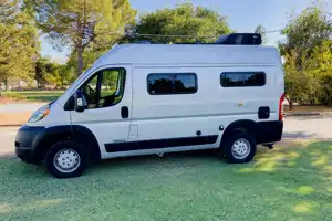 ຄຳແກ້ວ's Winnebago Solis Pocket 36A Class B