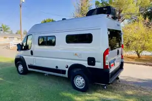 ຄຳແກ້ວ's Winnebago Solis Pocket 36A Class B