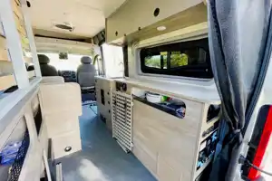 ຄຳແກ້ວ's Winnebago Solis Pocket 36A Class B