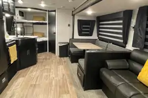 CHEROKEE Bunkhouse with Private Master, Fireplace & Outdoor Kitchen